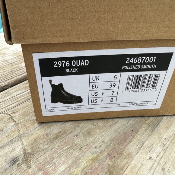 Dr. Martens 2976 SMOOTH LEATHER PLATFORM CHELSEA BOOTS - Picture 3 of 3